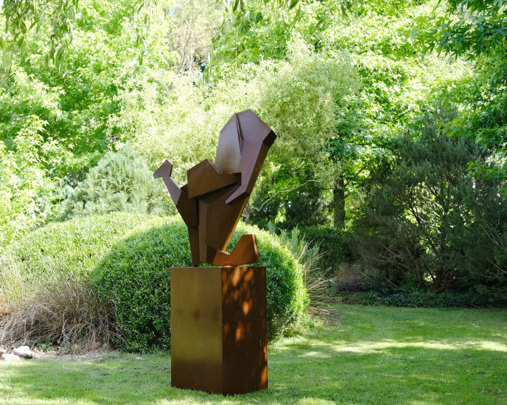 sculpture corten