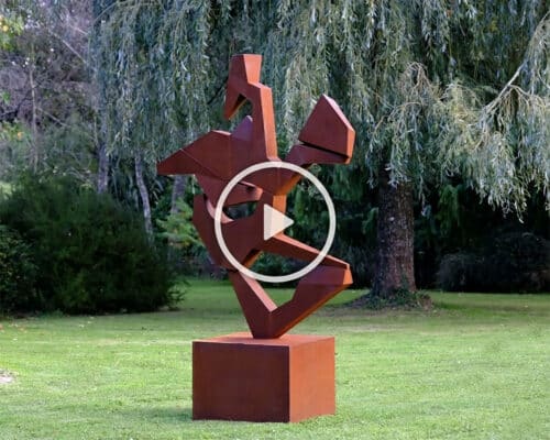 vidéo de la sculpture monumentale en acier corten Nous allons errer à nouveau , filmé dans une exposition d'un château